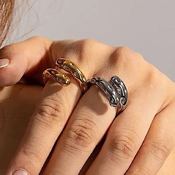 Gold Plated Irregular Hammered Ring Dented - Picture 7 of 9